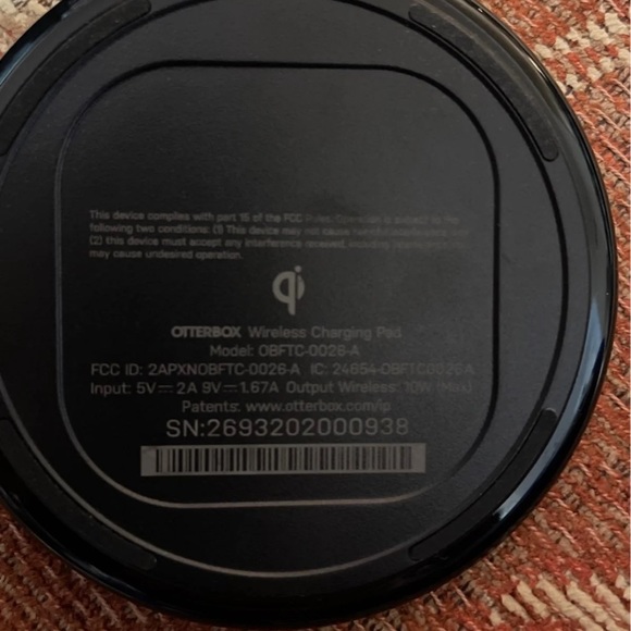 New Otterbox Wireless Charging Pad - Picture 3 of 8
